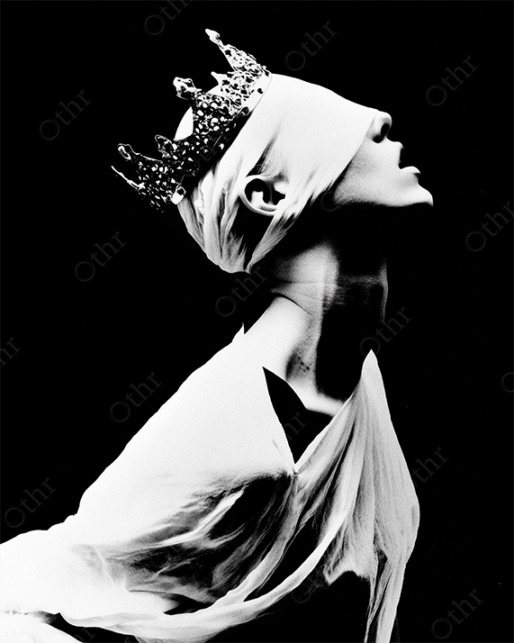 Blindfolded Figure Wearing Ornate Crown and Draped Fabric in High-Contrast Profile – Black and White